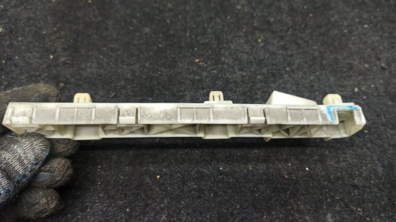Крепление бампера переднее правое Mitsubishi GALANT FORTIS CY3A  4J10 