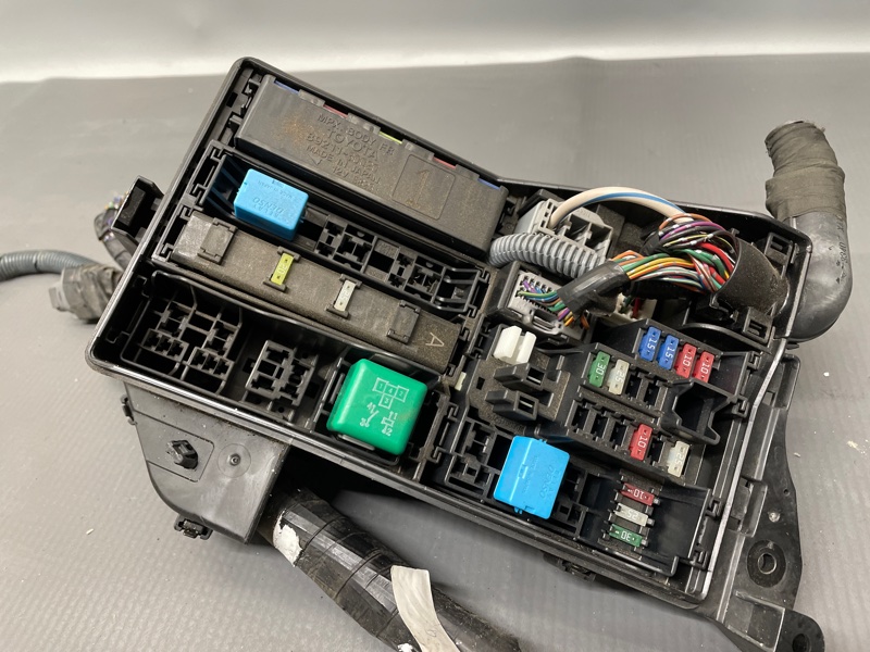 Блок предохранителей GS430 UZS190 3UZ