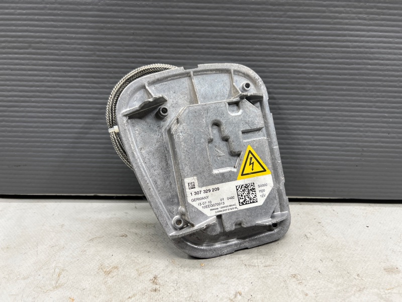 Блок ксенона левый Volvo V50 2007-2012 MW20  B4164S3 1307329209 контрактная