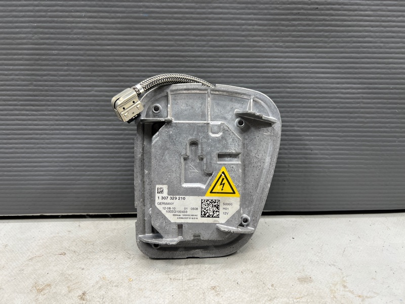 Блок ксенона правый Volvo V50 2007-2012 MW20  B4204S3 1307329210 контрактная