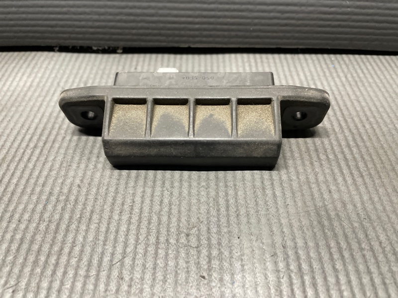 Кнопка открывания багажника PRIUS ZVW30 2ZR Кнопка открывания багажника PRIUS ZVW30 2ZR