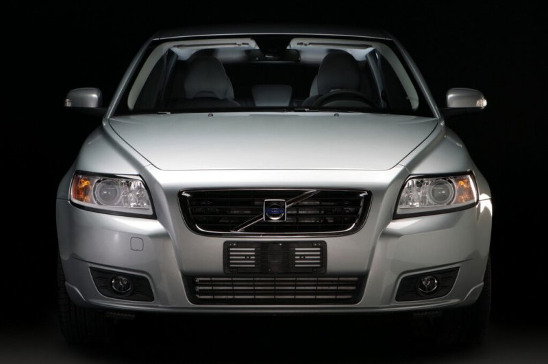 Заглушка бампера передняя Volvo V50 MW20  B4204S3