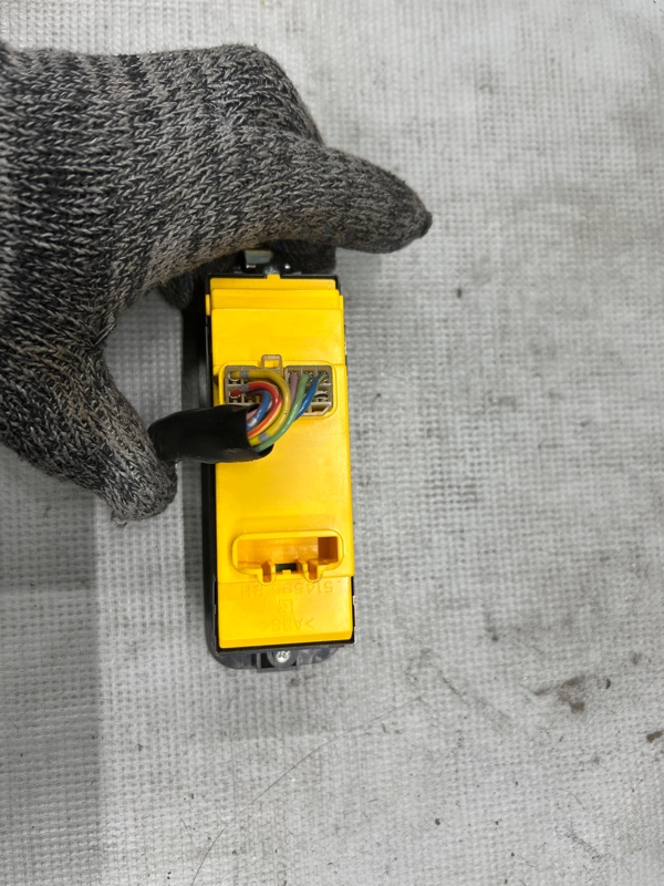 Пульт стеклоподъемника передний правый Daihatsu TERIOS KID J111G