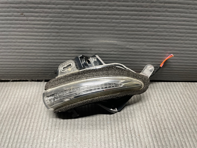 Повторитель поворота в зеркало правый Lexus HS250H ANF10 2AZ 81730-50120 контрактная