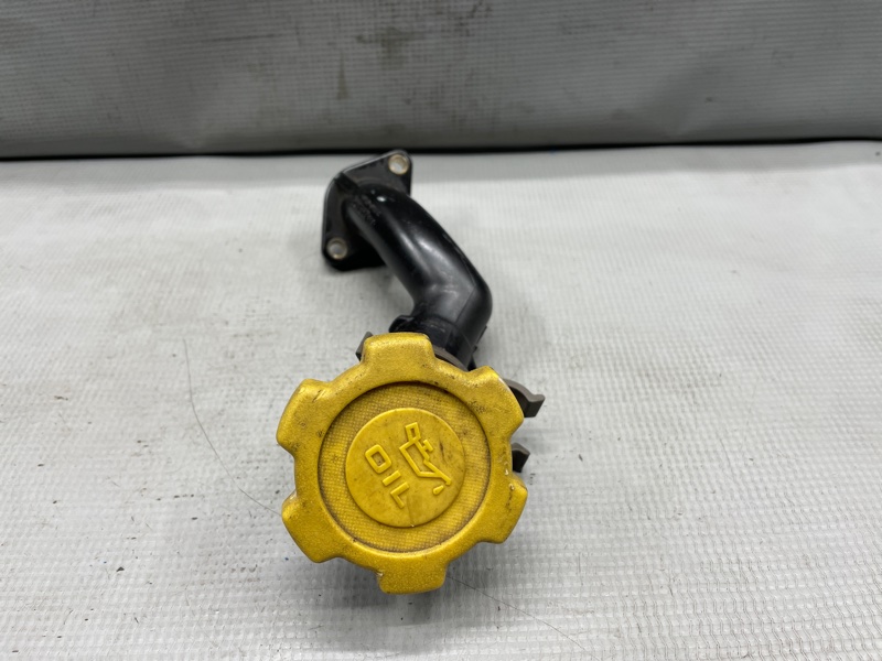 Маслозаливная горловина Subaru IMPREZA GG2  EJ152 15250AA021 контрактная