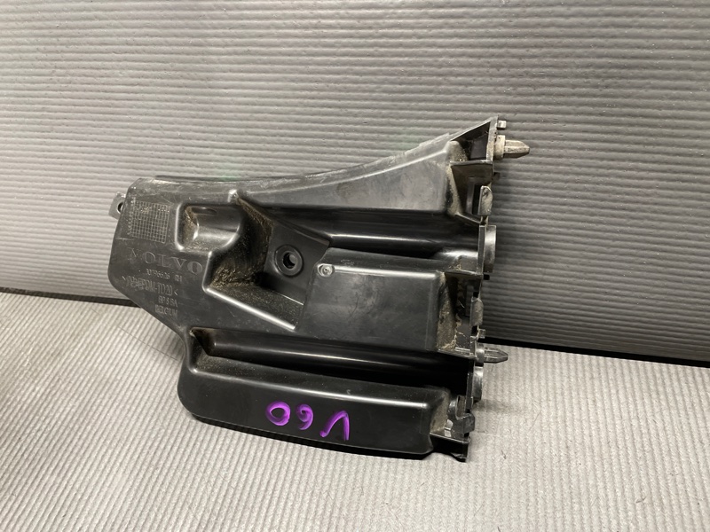 Крепление бампера переднее правое V60 FW48
