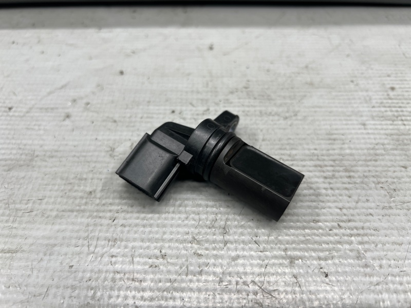 Датчик положения распредвала CEDRIC Y34 VQ25DD