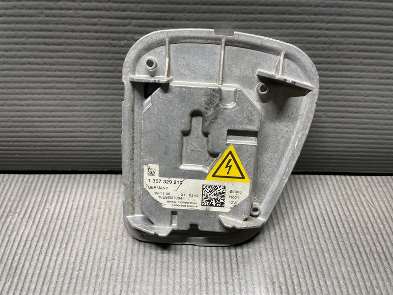 Блок ксенона правый Volvo V50 2007-2012 MW B4204S3 1 307 329 210 контрактная