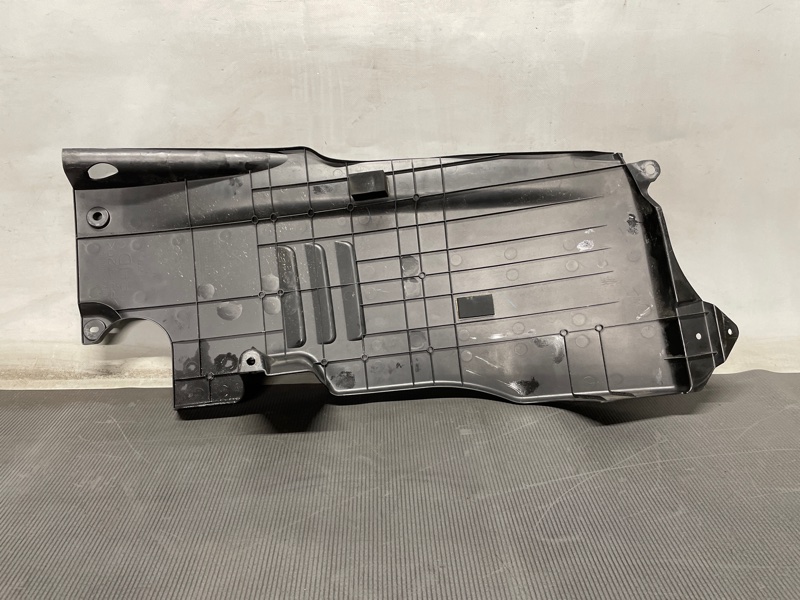 Пластиковая крышка на двс GS430 UZS190 3UZ