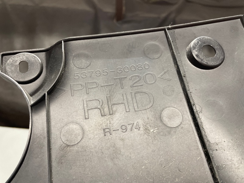 Пластиковая крышка на двс GS430 UZS190 3UZ