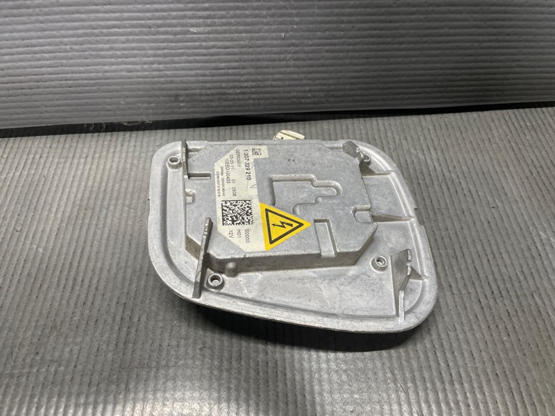 Блок ксенона правый Volvo V50 MW B4204S3 1 307 329 210 контрактная