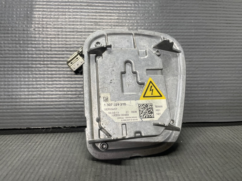 Блок ксенона правый Volvo V50 MW B4204S3