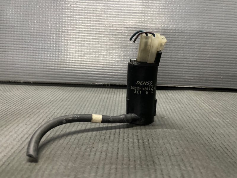 Мотор бачка омывателя Mitsubishi AIRTREK CU2W 4G63 060210-1480 контрактная