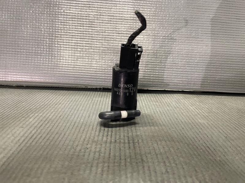 Мотор бачка омывателя Mitsubishi AIRTREK CU2W 4G63 060210-1480 контрактная