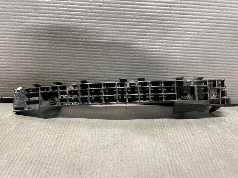 Запчасть крепление бампера заднее левое Honda FIT GE6 L13A 71598-TF0-003 контрактная Крепление бампера заднее левое Honda FIT GE6 L13A 71598-TF0-003 контрактная