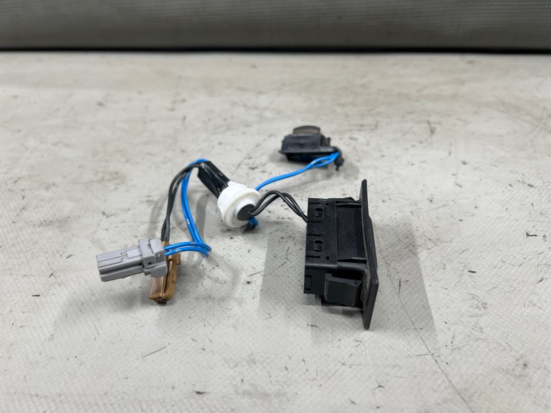 Кнопка открывания багажника MARCH AK12 CR12