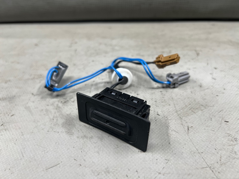 Кнопка открывания багажника MARCH AK12 CR12