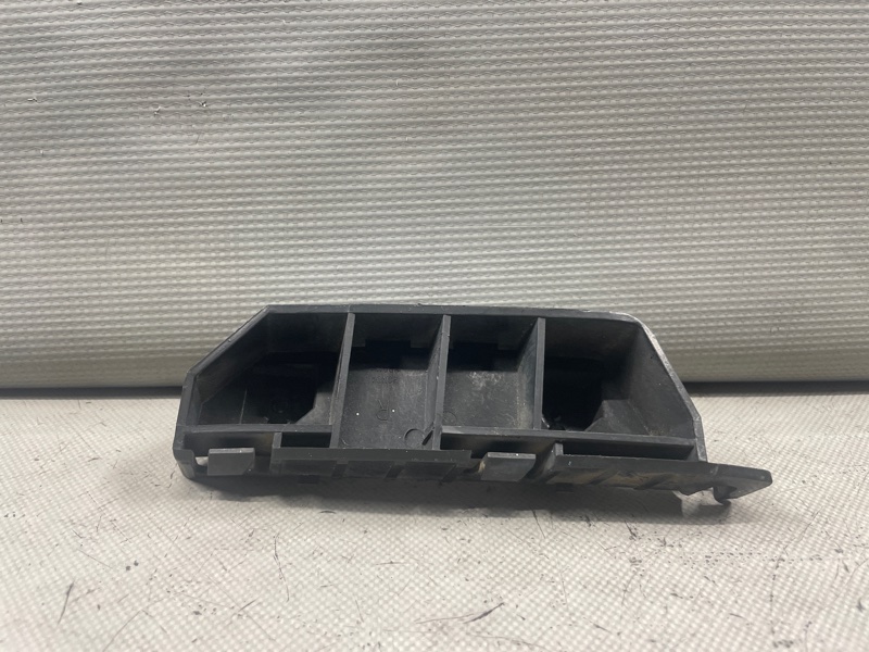 Крепление бампера переднее правое Honda FIT GD1  L13A