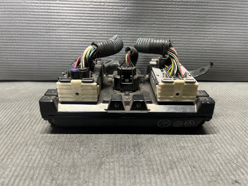 Блок управления abs LS460 USF40 1UR