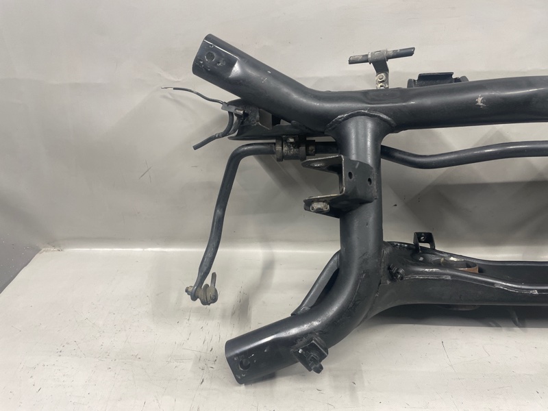 Балка подвески задняя для Mitsubishi DELICA D:5 CV5W 4B12, 4100A033, 4100A033 8 ракурс Балка подвески задняя для Mitsubishi DELICA D:5 CV5W 4B12, 4100A033, 4100A033 8 ракурс