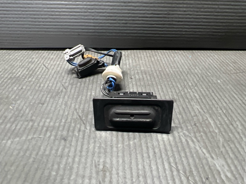 Кнопка открывания багажника Nissan MARCH AK12 CR12 25380-AX500 контрактная