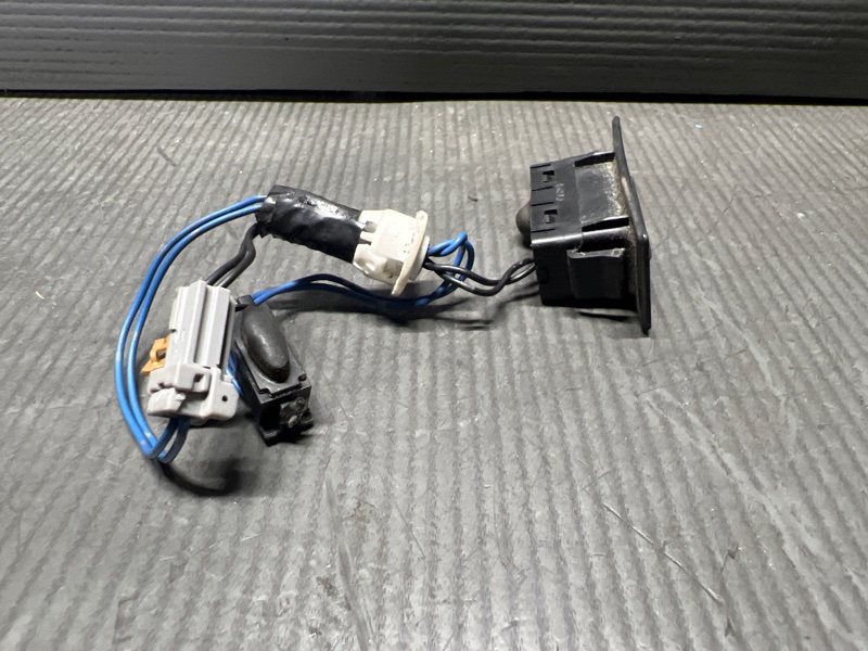 Кнопка открывания багажника MARCH AK12 CR12