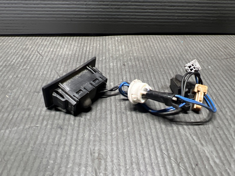 Кнопка открывания багажника Nissan MARCH AK12 CR12