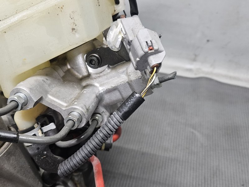 Главный тормозной цилиндр для Toyota PROGRES JCG10 1JZ, 47025-51010, 47210-51041, 47025-51010, 47210-51041 3 ракурс Главный тормозной цилиндр для Toyota PROGRES JCG10 1JZ, 47025-51010, 47210-51041, 47025-51010, 47210-51041 3 ракурс
