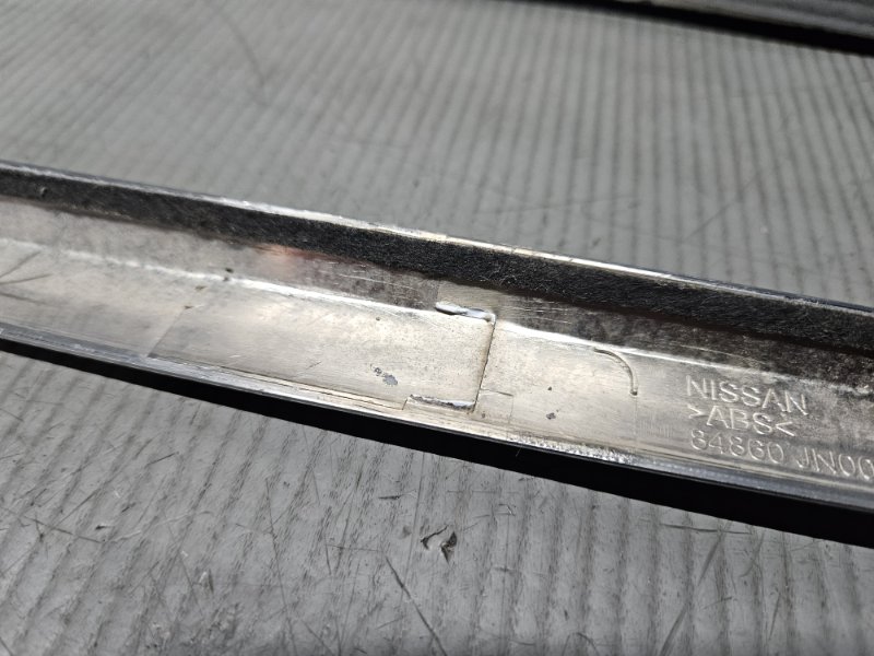 Накладка 5-й двери для Nissan TEANA J32, 84860 JN00A, 84860 JN00A 8 ракурс Накладка 5-й двери для Nissan TEANA J32, 84860 JN00A, 84860 JN00A 8 ракурс