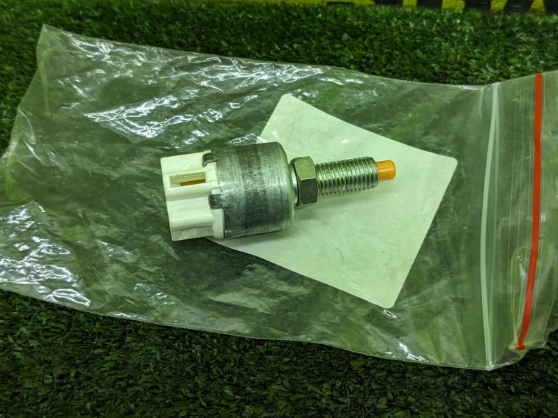 Концевик под педаль тормоза Toyota Kluger 2005 MCU25 1MZ-FE 8434047020 контрактная
