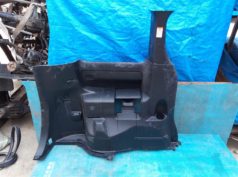 Обшивка багажника Toyota Esquire ZRR85 3ZR-FAE 01.2019 задняя левая (б/у)