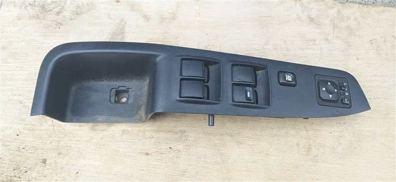 Блок управления стеклоподъемниками Mitsubishi Outlander CW5W передний правый (б/у)
