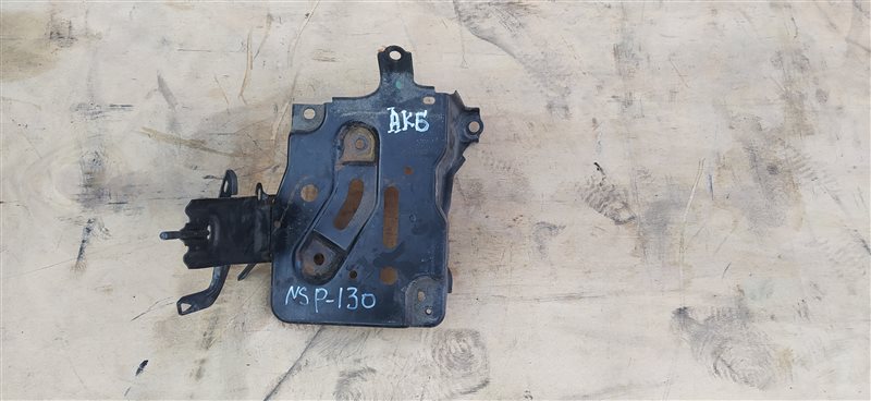 Крепление аккумулятора Toyota Vitz NSP130 1NR-FE (б/у)