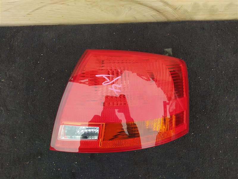 Стоп-сигнал Audi A4 8ED правый (б/у)