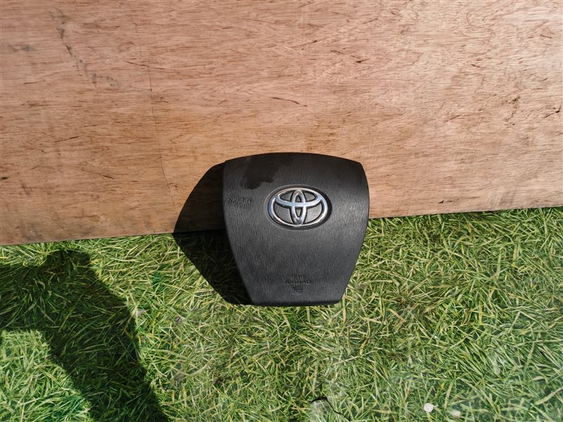 Airbag водительский Toyota Prius ZVW30 (б/у)