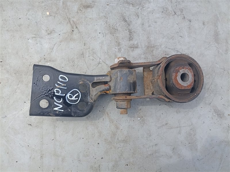 Подушка двигателя Toyota Ist NCP110 1NZ-FE задняя (б/у)