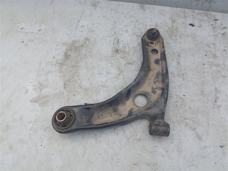 Рычаг Toyota Ist NCP110 1NZ-FE передний левый (б/у)
