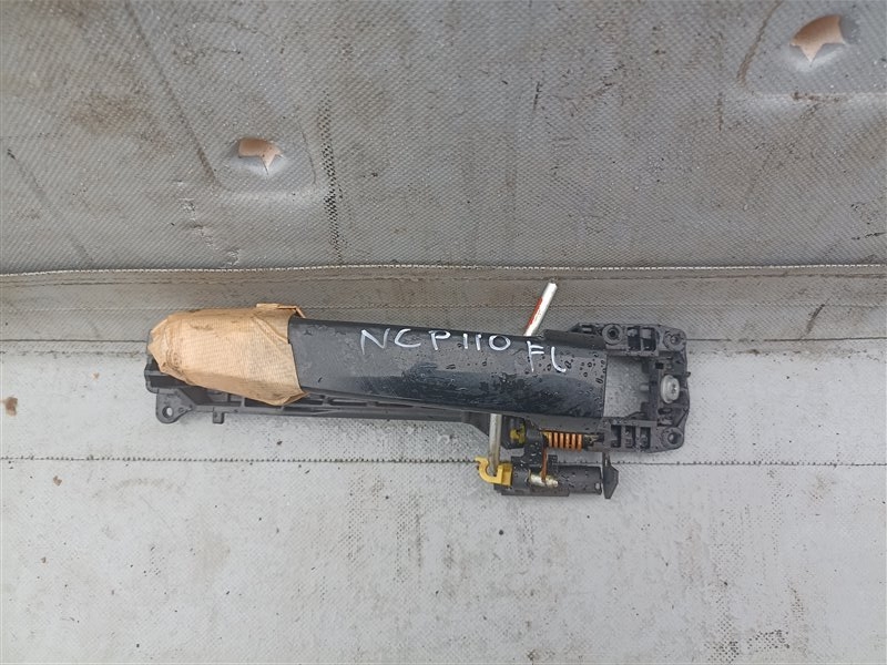 Ручка двери внешняя Toyota Ist NCP110 передняя левая (б/у)