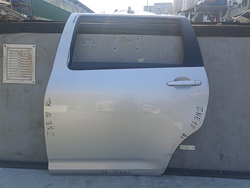 Дверь Toyota Wish ZNE10 задняя левая (б/у)