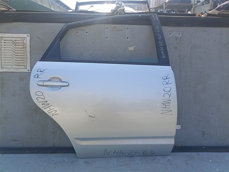 Дверь Toyota Prius NHW20 задняя правая (б/у)