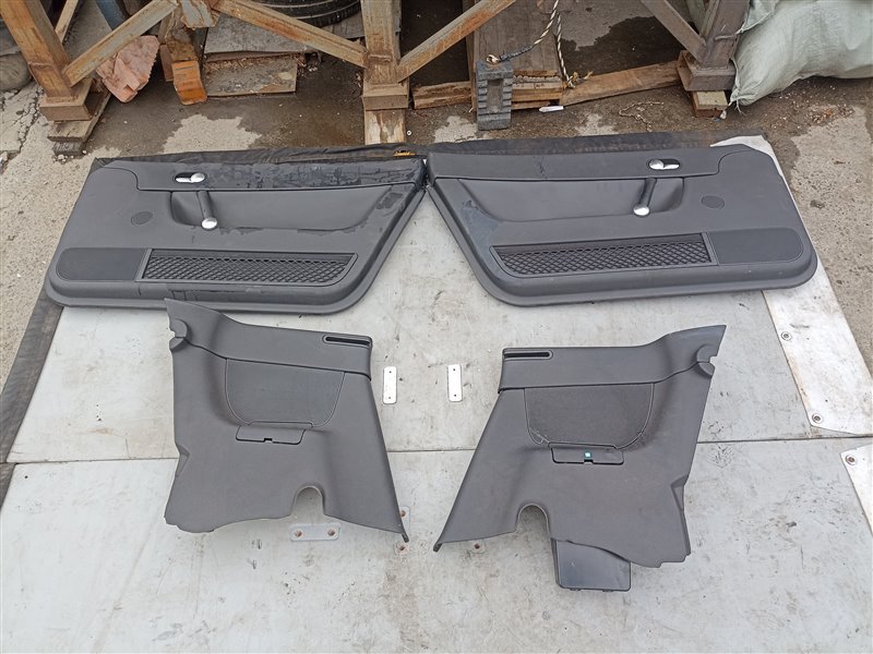 Обшивка дверей Audi Tt 8N3 (б/у) Обшивка дверей Audi Tt 8N3 (б/у)
