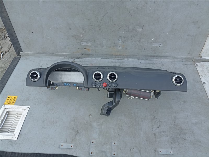 Торпедо Audi Tt 8N3 (б/у) Торпедо Audi Tt 8N3 (б/у)