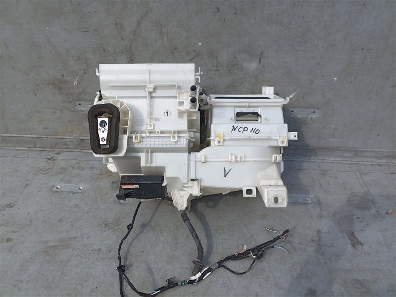 Печка Toyota Ist NCP110 1NZ-FE (б/у)