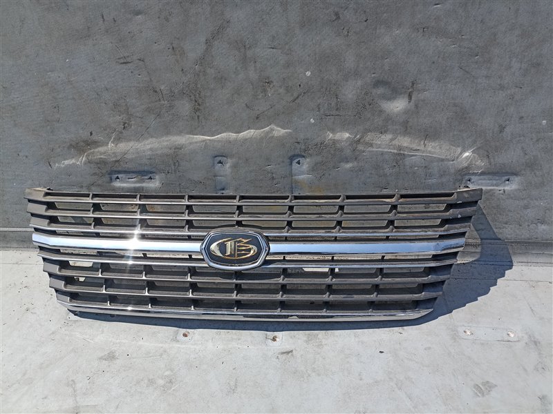 Решетка радиатора Toyota Granvia VCH10 (б/у)