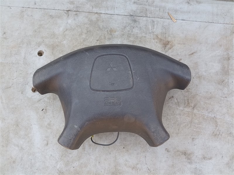 Airbag водительский Mitsubishi Pajero Io H62W (б/у)