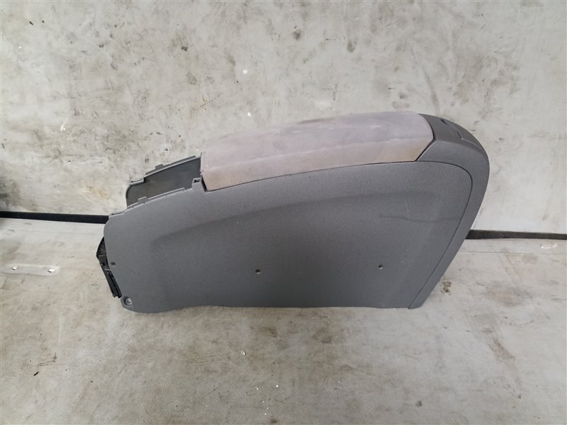 Бардачок между сиденьями Toyota Prius NHW20 (б/у)