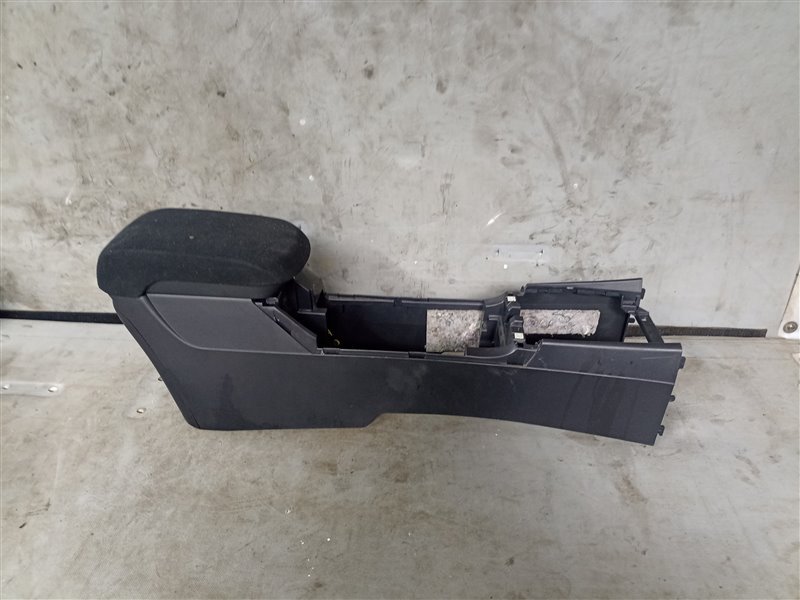 Бардачок между сиденьями Mitsubishi Galant Fortis CY3A (б/у)