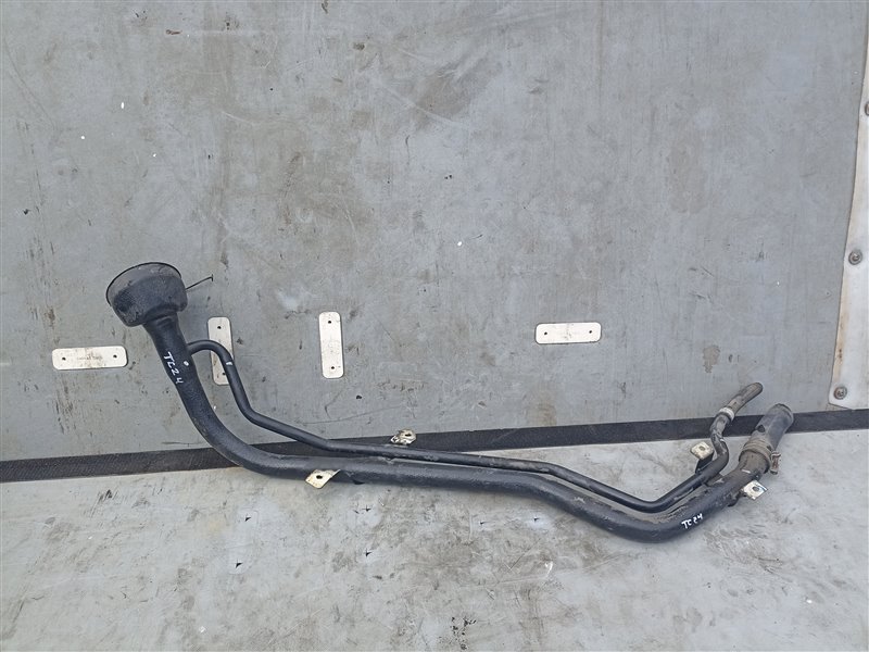 Горловина топливного бака Nissan Serena TC24 QR20DE (б/у)