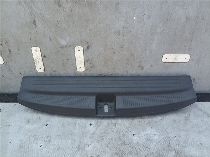 Накладка замка багажника Honda Freed Spike GB3 (б/у)
