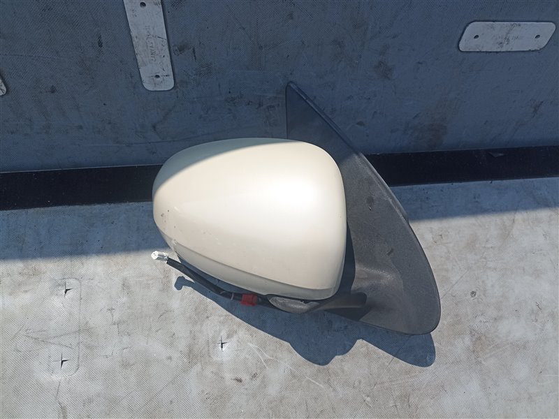 Зеркало Toyota Passo KGC30 правое (б/у)